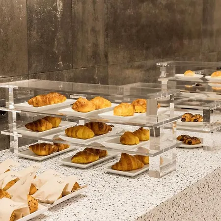Отель Ilunion San Mames 4*
